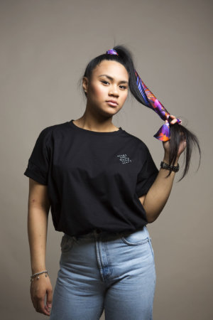 T-shirt Beauty Over con ricamo