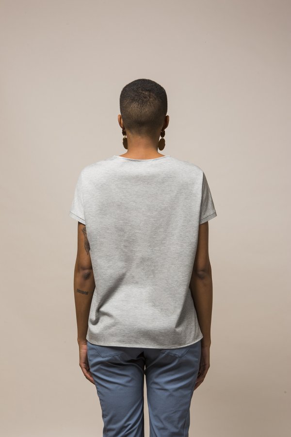 T-Shirt Scollo V - immagine 2