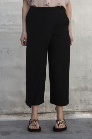 Pantalone asimmetrico con pannello