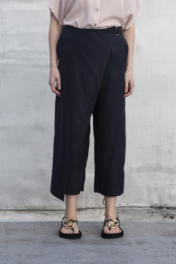 Pantalone asimmetrico con pannello - immagine 4
