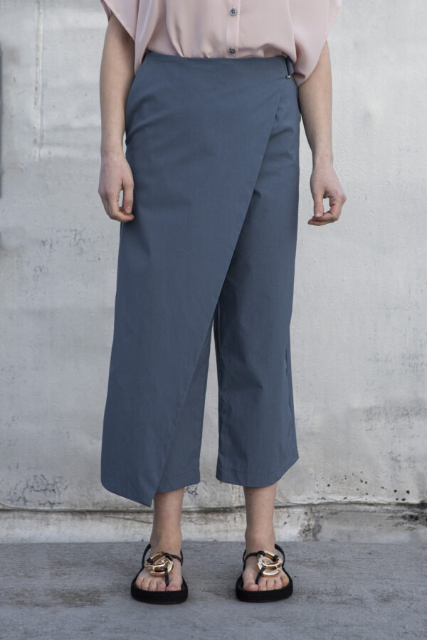 Pantalone asimmetrico con pannello - immagine 2